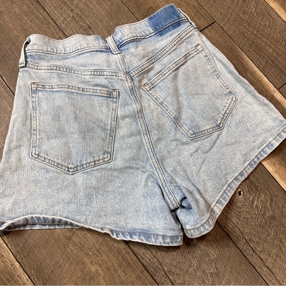 Abercrombie & Fitch 4” Hi Rise Mom Shorts - Picture 4 of 6